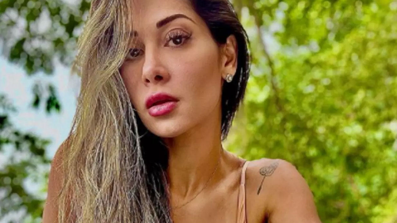 Mayra Cardi Pelada - Fotos Sensuais